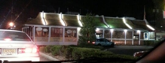 McDonald's is one of สถานที่ที่ Andrea ถูกใจ.