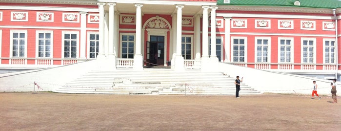 Большой дворец is one of Lieux sauvegardés par Gulnura.
