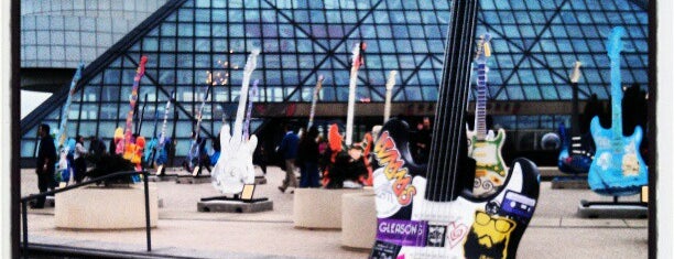 Rock & Roll Hall of Fame is one of Mandyさんの保存済みスポット.