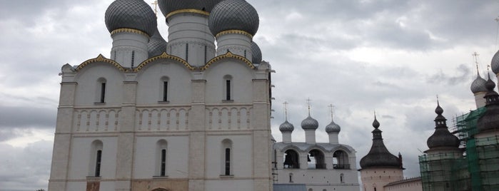 Успенский собор is one of Tempat yang Disukai Marina.