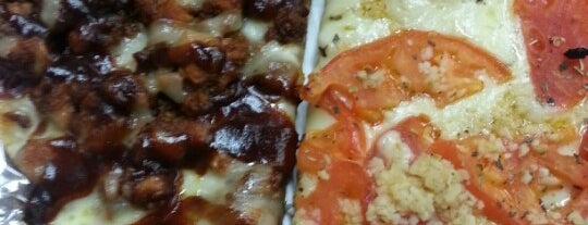 Franco's Pizza (formerly Enzo's) is one of Posti che sono piaciuti a Lilith.