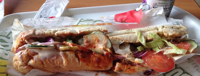 Subway is one of Canasvieiras.