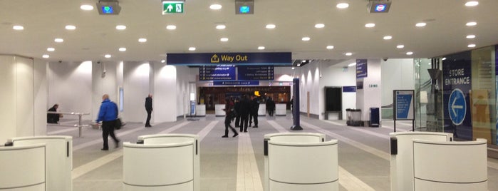 Birmingham New Street Railway Station (BHM) is one of Henryさんのお気に入りスポット.