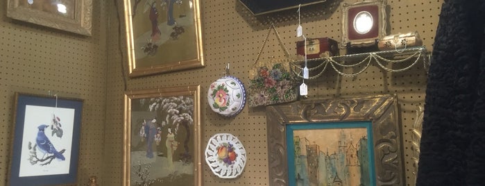 Lincoln Antique Mall is one of Antiques/thrift/home decor spots.