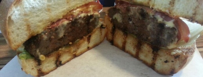 Komşu Kasap Burger is one of Motosiklet ile Yeme İçme Mekanları.