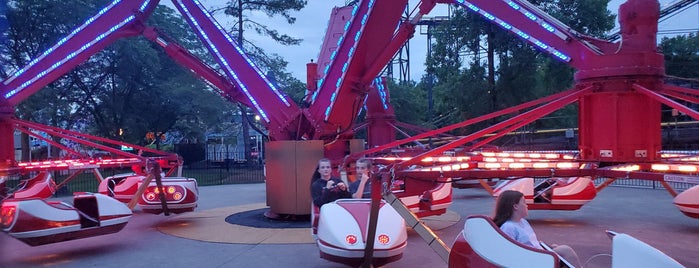 Shake Rattle N Roll is one of kings island.