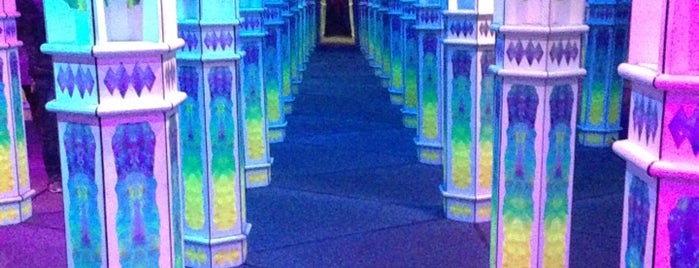 Magowan's Infinite Mirror Maze is one of Trip to California.