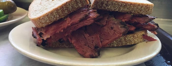 Katz's Delicatessen is one of Hanna’s Liked Places.