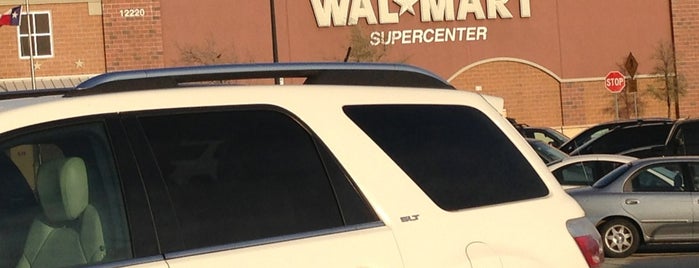 Walmart Supercenter is one of Lugares favoritos de Shane.