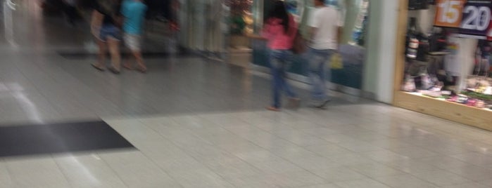Midway Mall is one of Meus Locais.