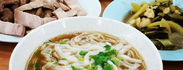 Restoran Hi Wan 海皇果条仔 is one of Samuelさんの保存済みスポット.