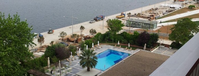 Makedonia Palace is one of martín’s Liked Places.