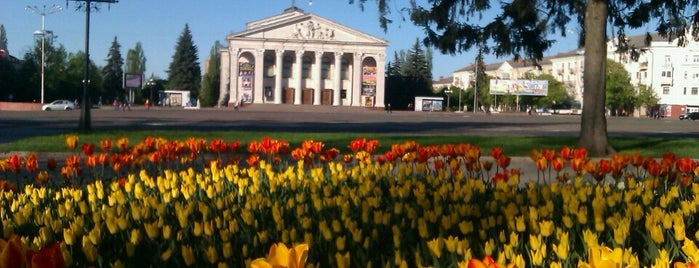 Krasna square is one of Чернигов.