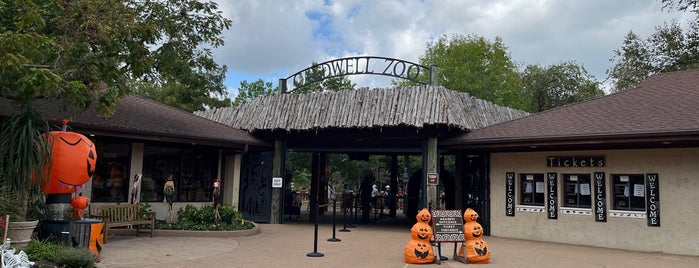 Caldwell Zoo is one of Touristy things I want to see.