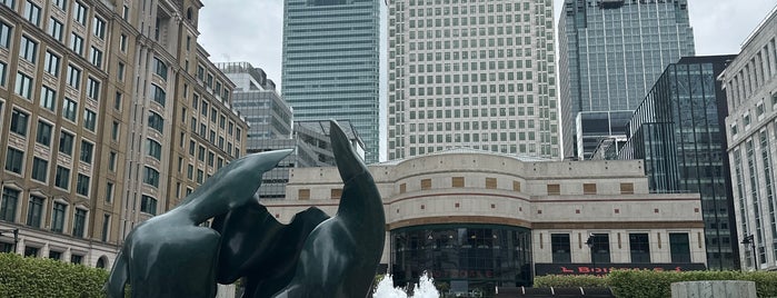 Cabot Square is one of London.
