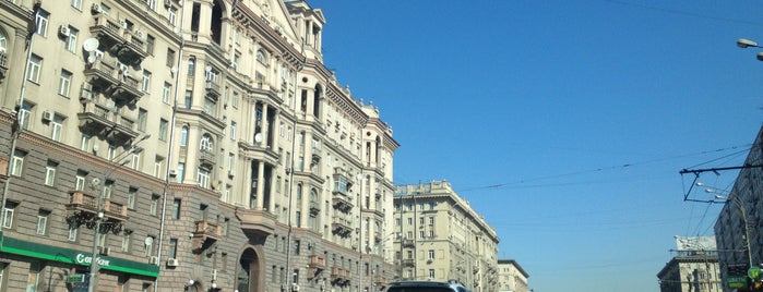 Площадь Земляной Вал is one of Must-visit Plazas in Москва.