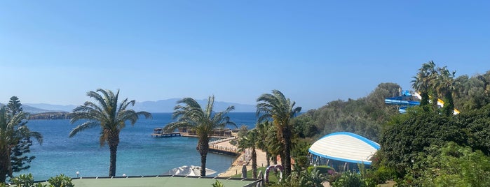 Yasmin Bodrum Resort is one of สถานที่ที่ Deniz ถูกใจ.