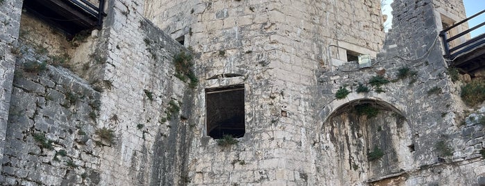 Kaštel Kamerlengo is one of Best of Trogir.