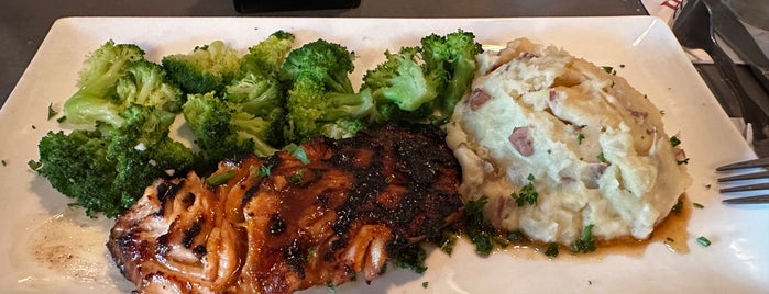 Harry's Seafood Bar & Grille is one of Best Restaurants in Ocala.