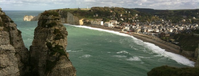 Falaises d'Étretat is one of Things To Do Before I Die.