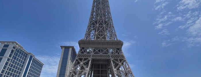 Eiffel Tower is one of SV 님이 좋아한 장소.