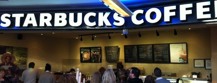 Starbucks is one of สถานที่ที่ Fernando DJ ถูกใจ.