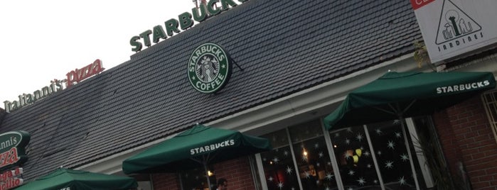 Starbucks is one of Locais curtidos por Stephania.