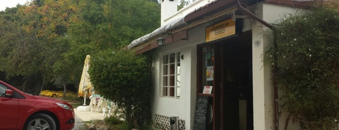 Courtyard Restaurant is one of Lugares favoritos de Raif.