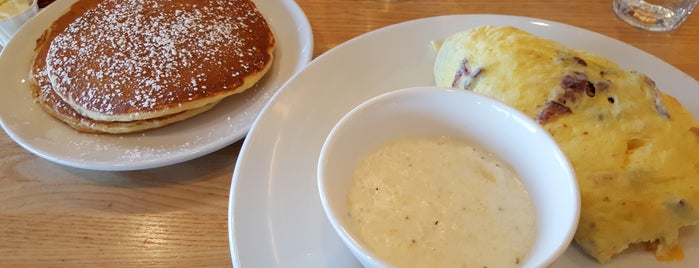 Butterfield's Pancake House is one of Lugares favoritos de Kerry.