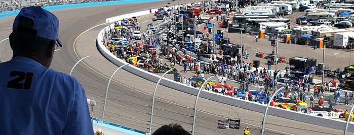 ISM Raceway is one of Lugares favoritos de Kerry.