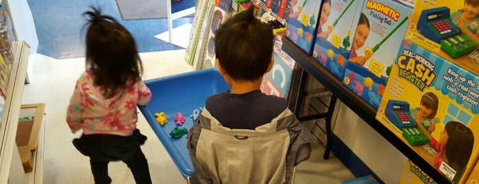 Lakeshore Learning Store is one of Robby 님이 좋아한 장소.