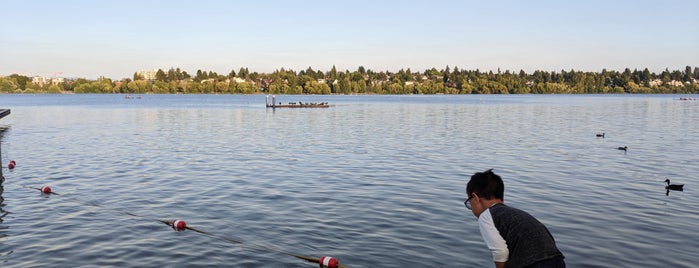 Greenlake Trail is one of Orte, die Holly gefallen.