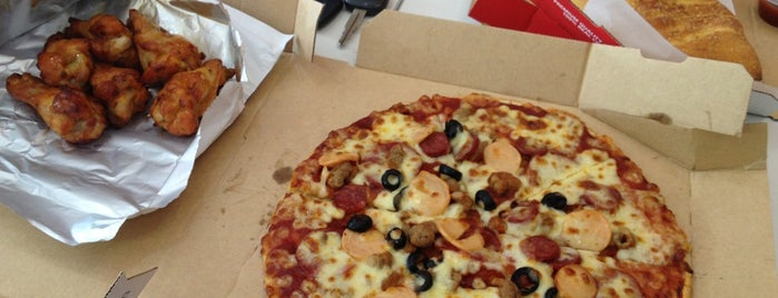 Domino's Pizza is one of Orte, die Farrah gefallen.