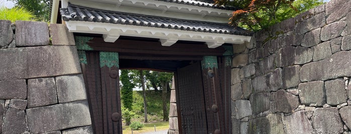 南中仕切門 is one of 京都市の重要文化財（建造物）.