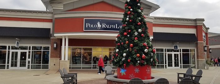 Tanger Outlet Columbus is one of Tempat yang Disukai Vera.