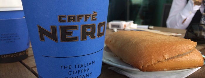 Caffè Nero is one of สถานที่ที่ Carl ถูกใจ.