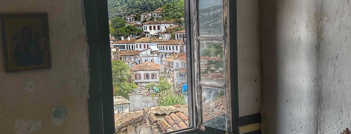 Papazın Mahzeni Şarap Evi is one of İzmir.