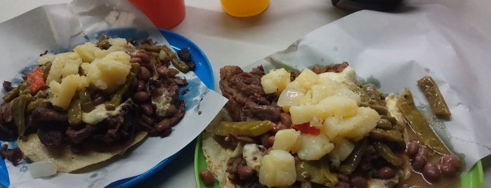 Tacos de los alicios is one of Pal Bajon.