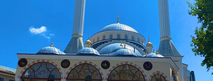 Yenibosna Merkez Cami is one of Mosques.