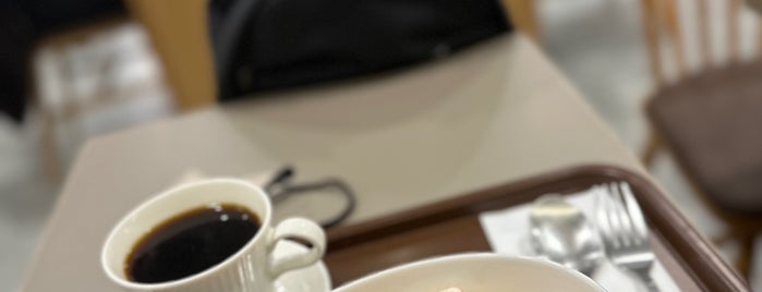 CAFÉ de CRIÉ Plus is one of エッセンス周辺 コンビニ・カフェ・軽食.