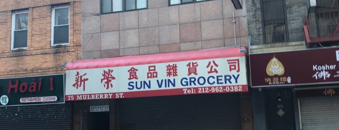 Sun Vin Grocery Store is one of natsumi'nin Beğendiği Mekanlar.