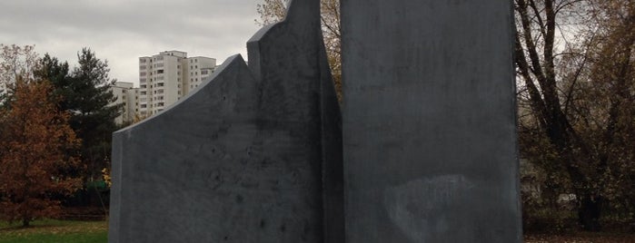 Denkmal für die Maueropfer in Berlin-Treptow is one of Tempat yang Disukai Sarah.