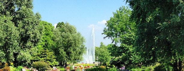 Ботанический сад (Плантен ун Бломен) is one of HAM.