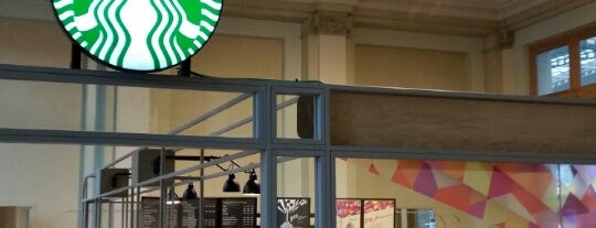Starbucks is one of Locais salvos de N..