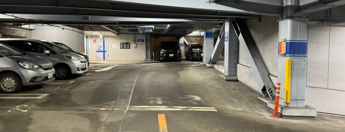 タイムズステーション札幌駅前 is one of 運転途中の寄り道.