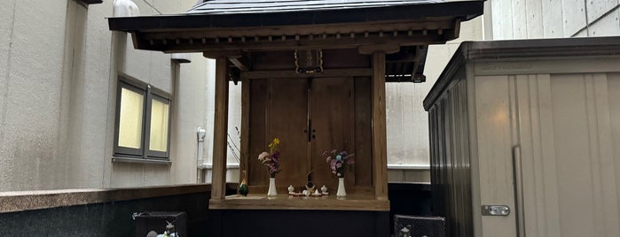 花房稲荷神社 is one of JPN00/7-V(7).