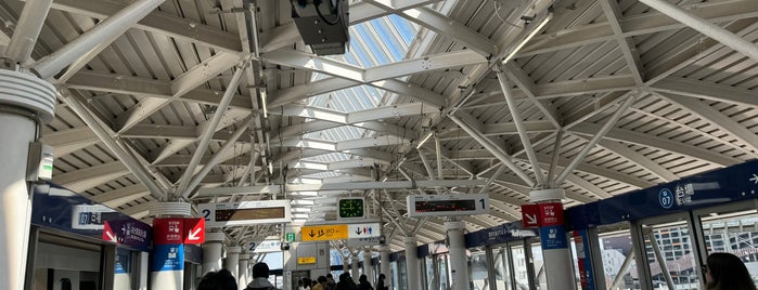 Platform 2 is one of Japan.
