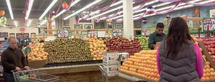 Stanley's Fresh Fruits and Vegetables is one of Always Gourmet ! CHICAGO, comer....