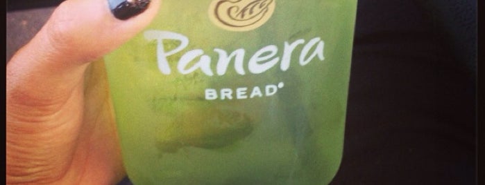 Panera Bread is one of Elana'nın Beğendiği Mekanlar.