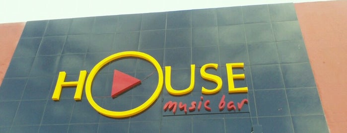 House Music Bar is one of สถานที่ที่ Sabrine ถูกใจ.